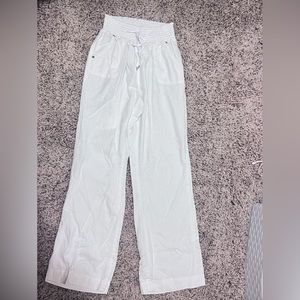 White flowy linen pants | FITS LIKE A SMALL